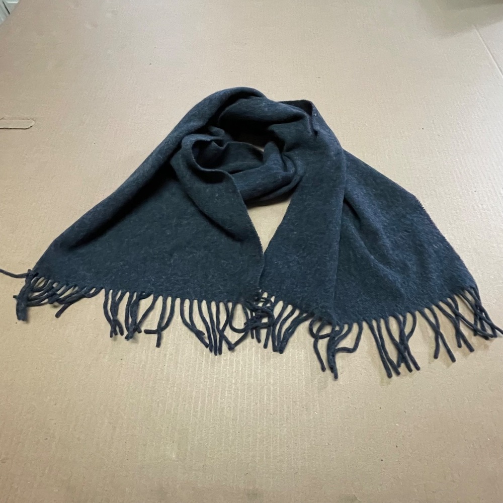 Vintage Gap Gray Wool Scarf w/Fringe Made in Italy 62"x 14" Cozy Neck Warmer‎